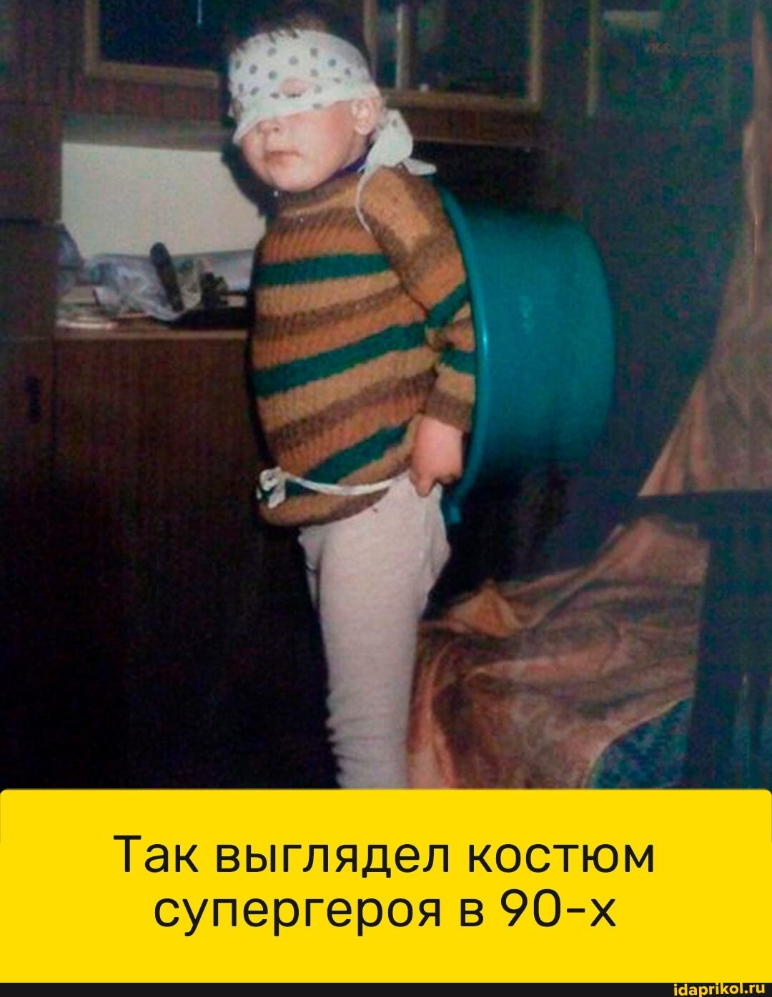 Так выглядел костюм супергероя в 90-х